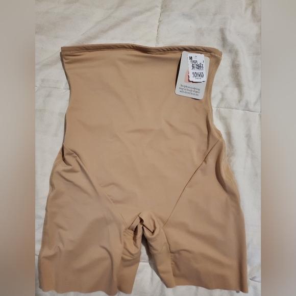 Leonisa Body Shaper Shorts - Picture 3 of 3
